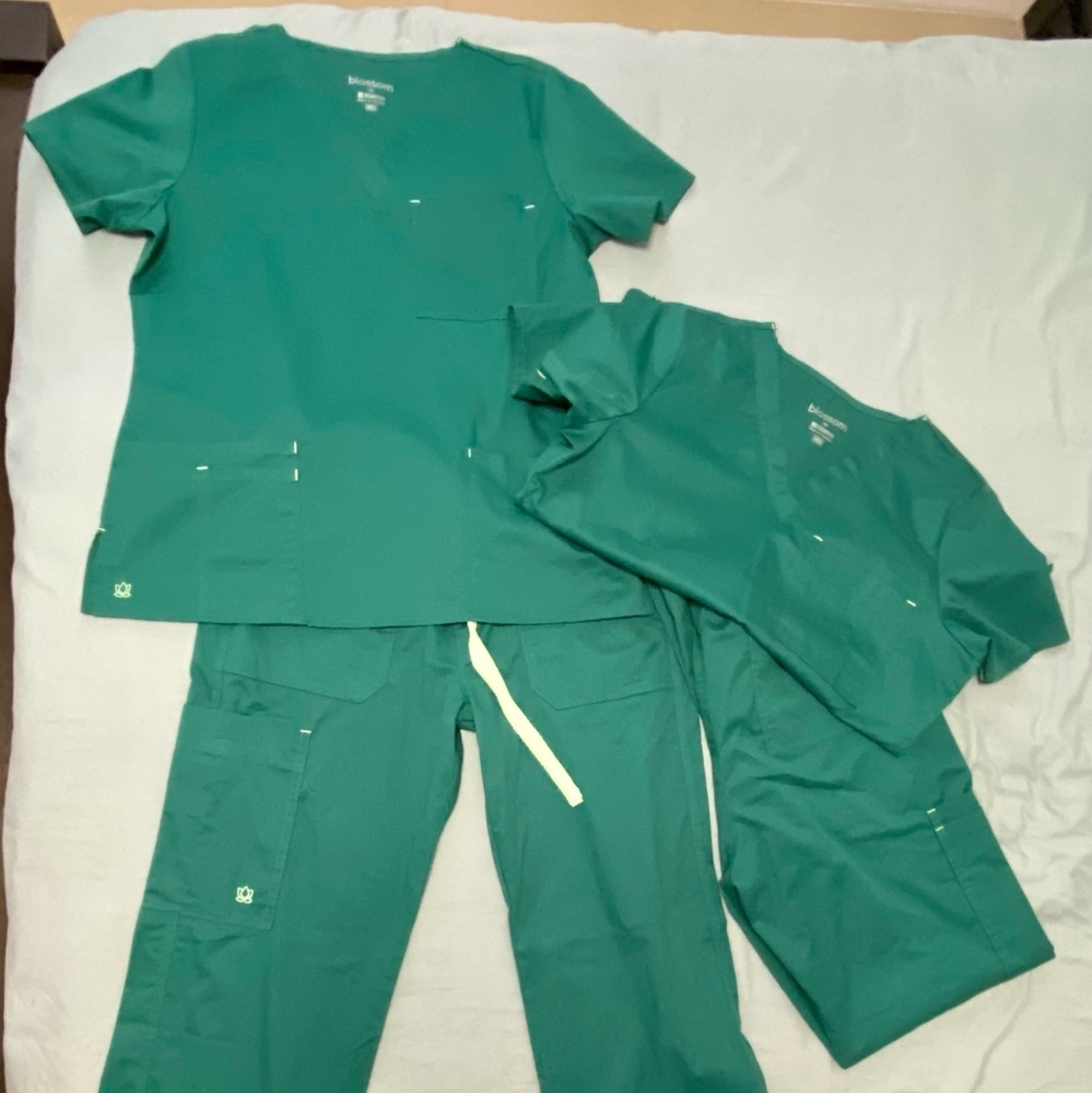 Scrubs *New* Green (medium)